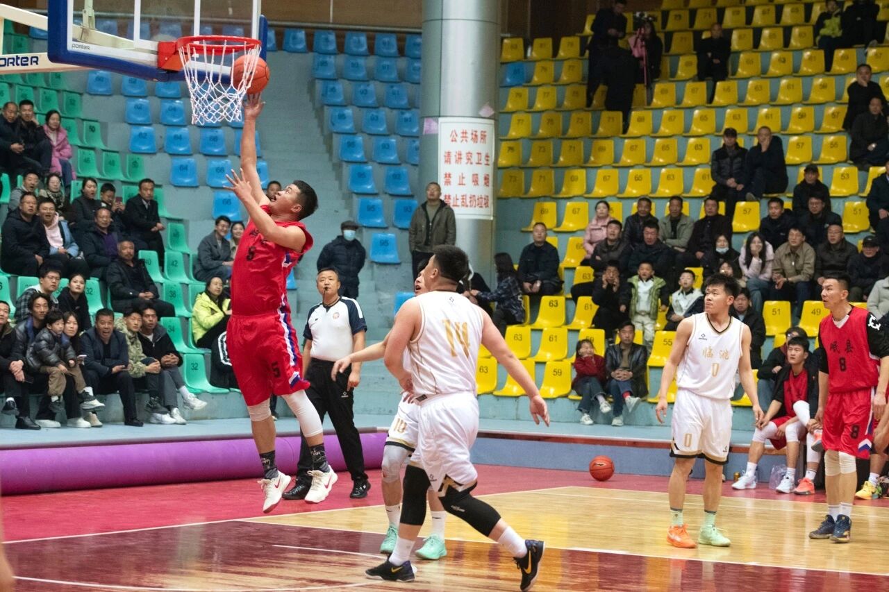 图1  公司党员教师赛事服务掠影